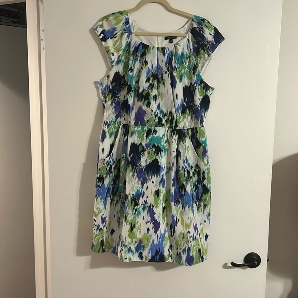 Apt 9 fully lined dress with pockets